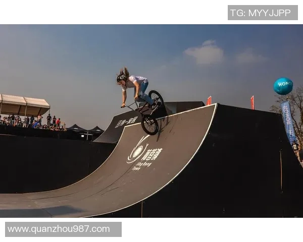 成都极限运动队在城市马拉松中的灵活性表现与赛事点评分析